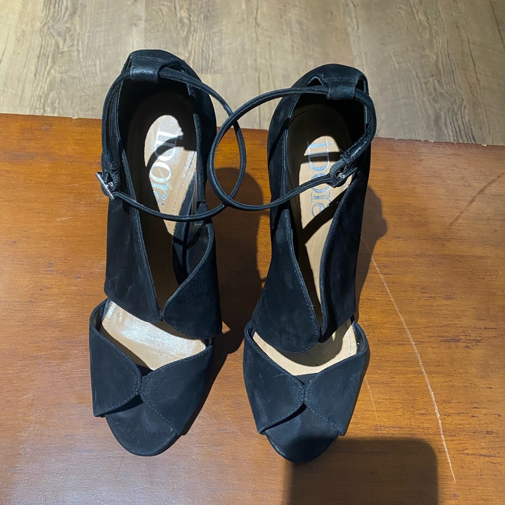 Idore black suede heels. Size 6 and super sexy.
